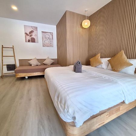 Koh Larn White House Hotel Buitenkant foto