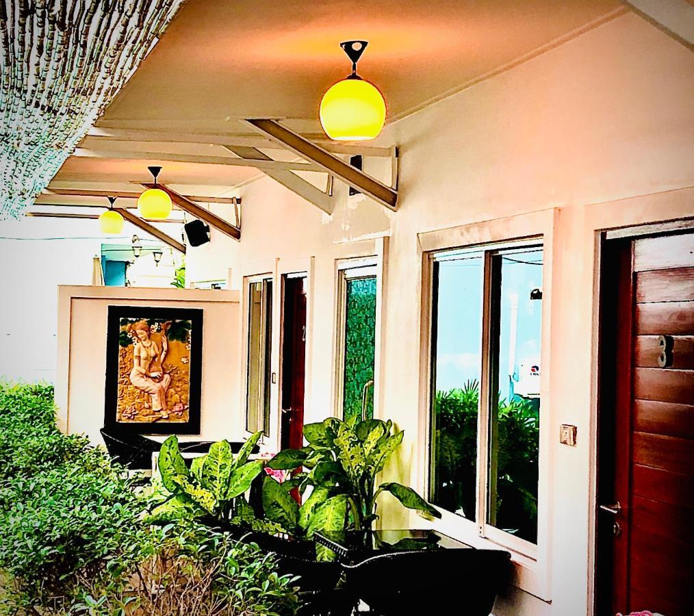 Koh Larn White House Hotel Buitenkant foto
