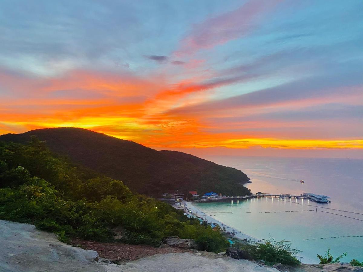 Koh Larn White House Hotel Buitenkant foto