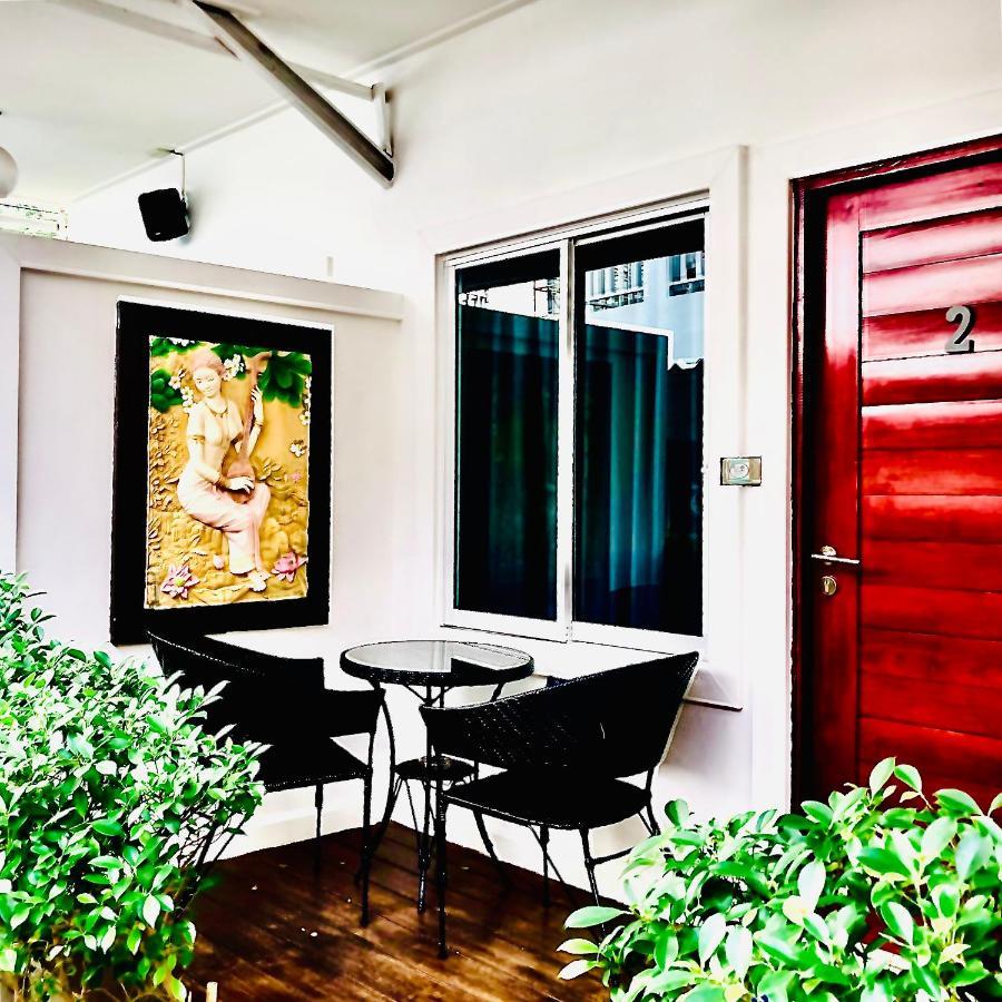 Koh Larn White House Hotel Buitenkant foto