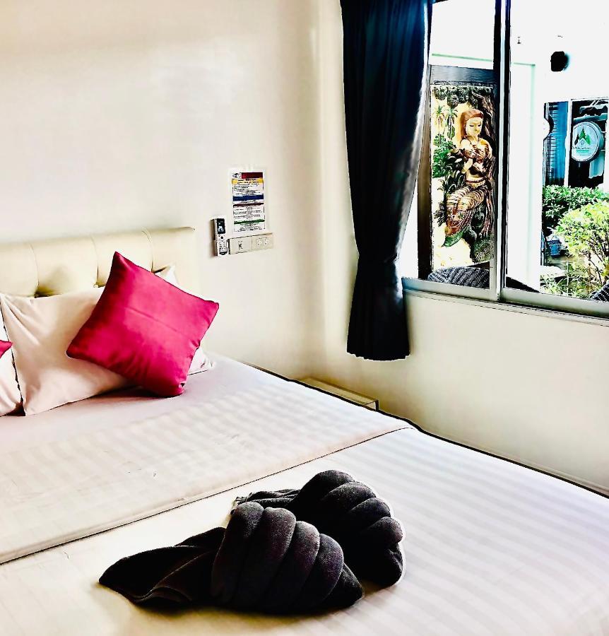 Koh Larn White House Hotel Buitenkant foto