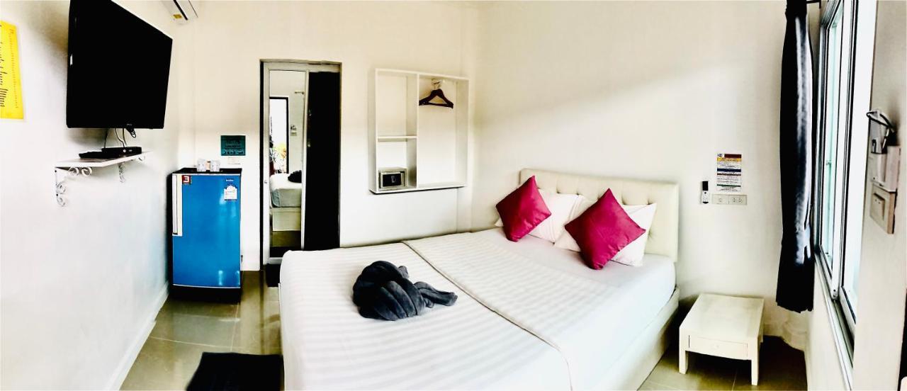 Koh Larn White House Hotel Buitenkant foto