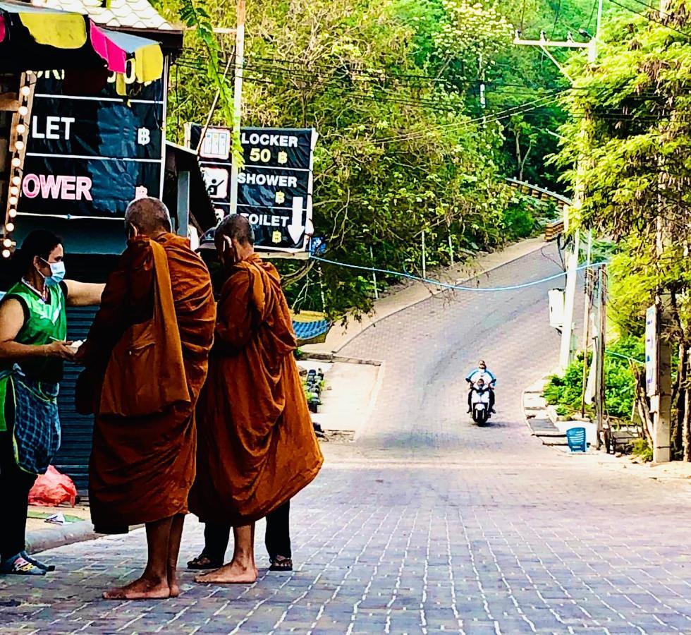 Koh Larn White House Hotel Buitenkant foto