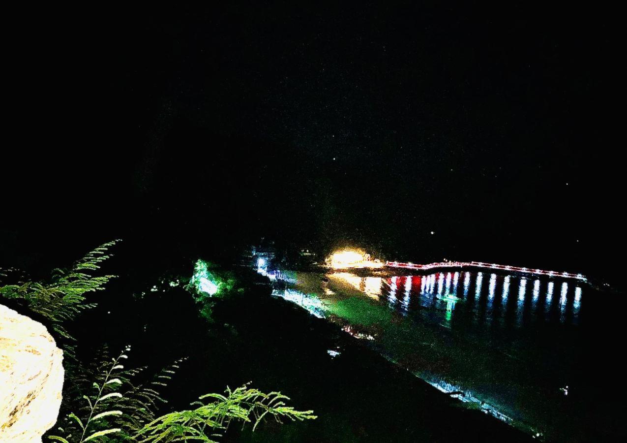 Koh Larn White House Hotel Buitenkant foto